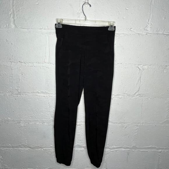 Athleta Pants - Athleta Brooklyn Textured Jogger Athleisure Pull On Women‎ Black Camo Size 4